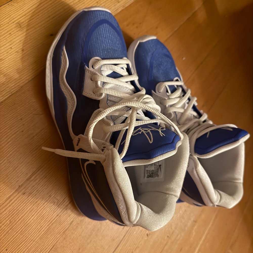 Mens Size 7 Blue White Nike Kyrie Infinity TB Basketball Shoes like new
